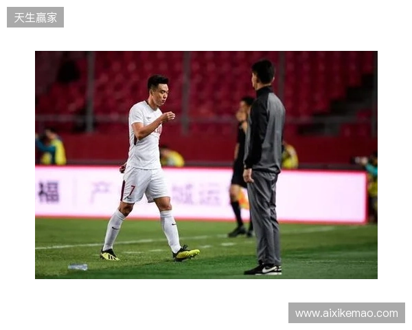 飞踹座椅染红!玉昆官方:门将教练米克尔造成恶劣影响,罚款2万 飞踹座椅染红!玉昆官方:门将教练米克尔造成恶劣影响,罚款2万
